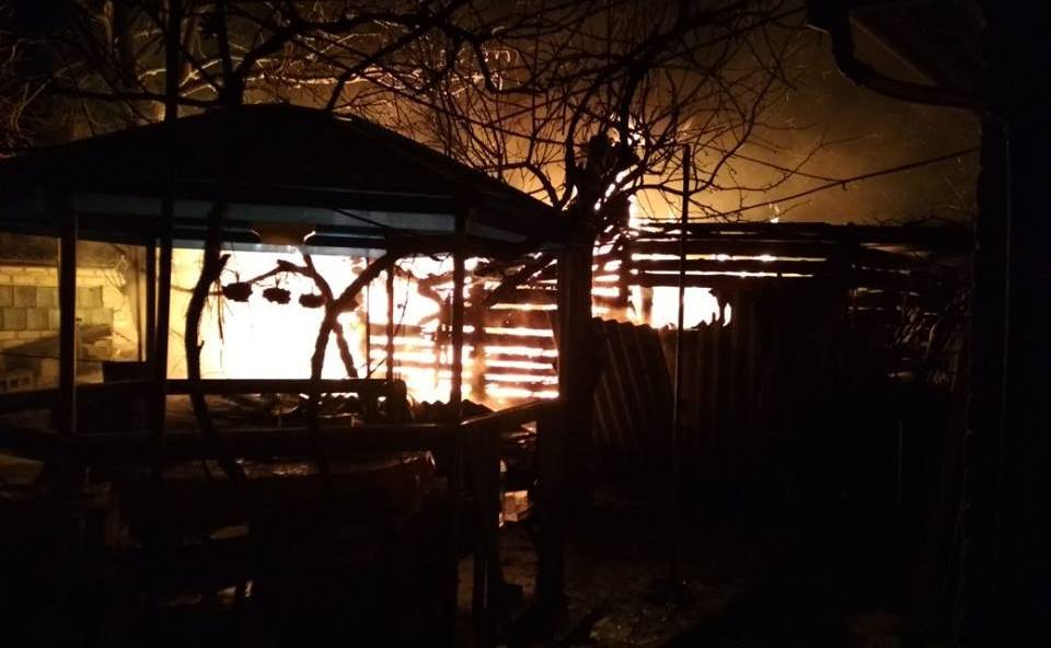 Восемь раненых и десятки разрушенных домов: штаб АТО поделился первыми кадрами с пережившего ад Новолуганского