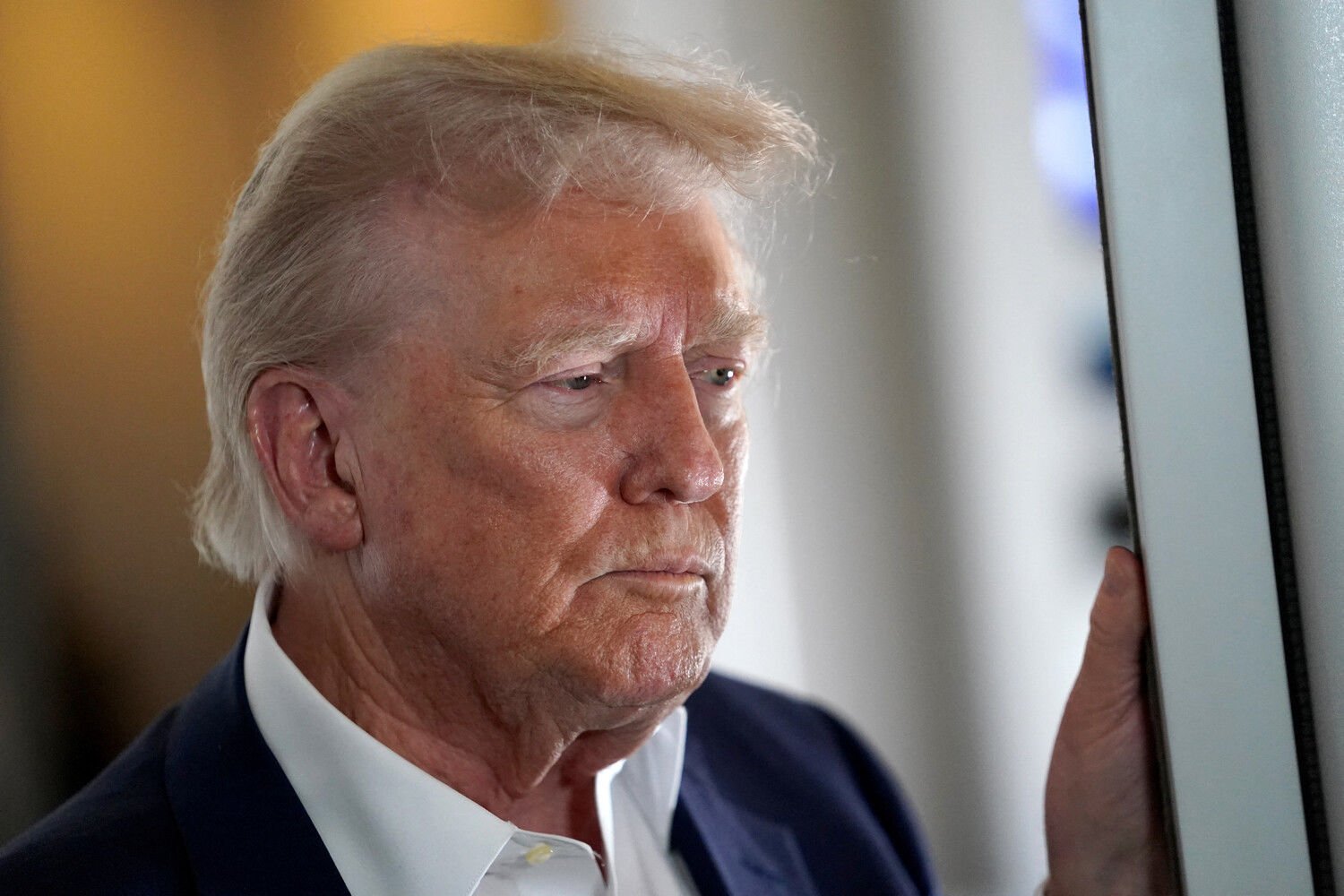 Трамп об Украине и России: "Я считаю, что мы ближе к одной стороне"