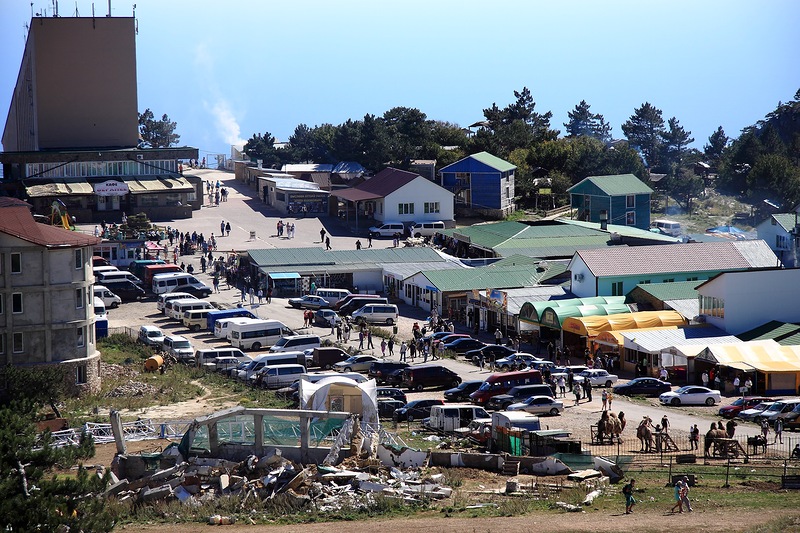 Облава на крымских татар: на Ай-Петри вооруженные силовики ведут проверки, вынуждая людей уезжать, - Курбединов
