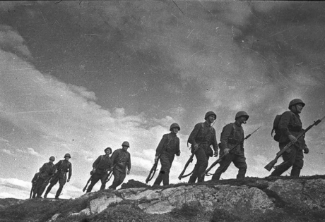 22 июня, ровно в 4 часа Киев бомбили, нам объявили, что началась война