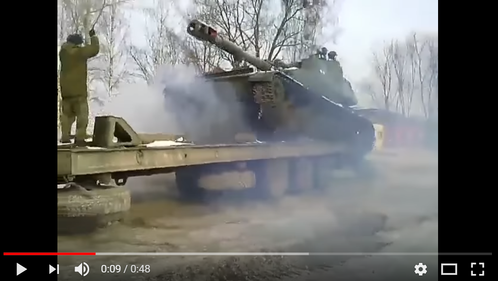 Российские военные угробили артиллерийскую установку: опубликовано видео, как САУ рухнула и перевернулась после неудачной парковки, - кадры