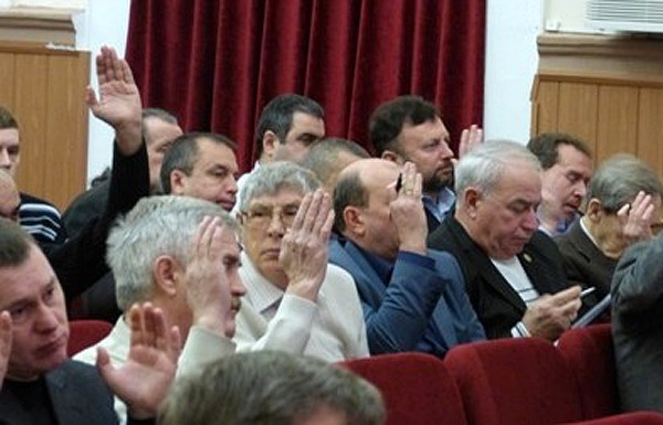 Мариупольские власти за ночь передумали признавать Россию агрессором, а ДНР - террористами