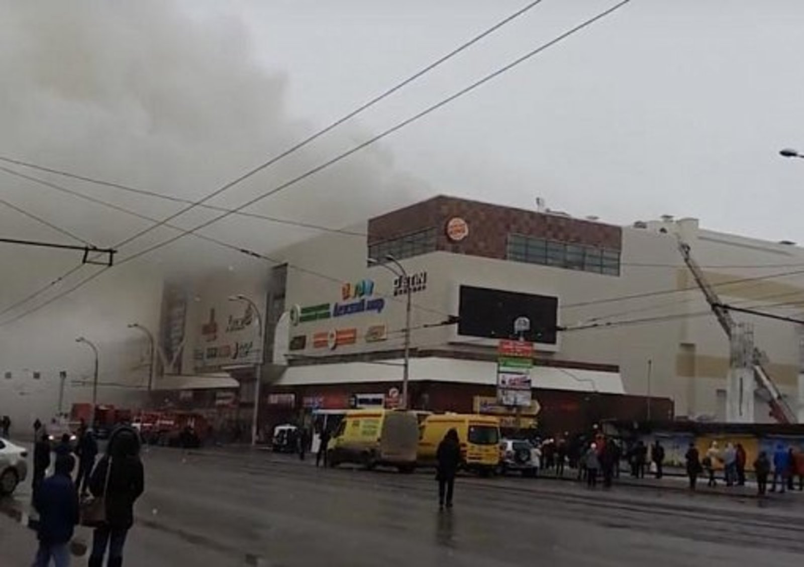 Снова пожар в Кемерове: на окраине города горит жилой дом - Кадры
