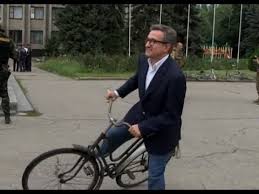 В Славянске Тарута катался на велосипеде 