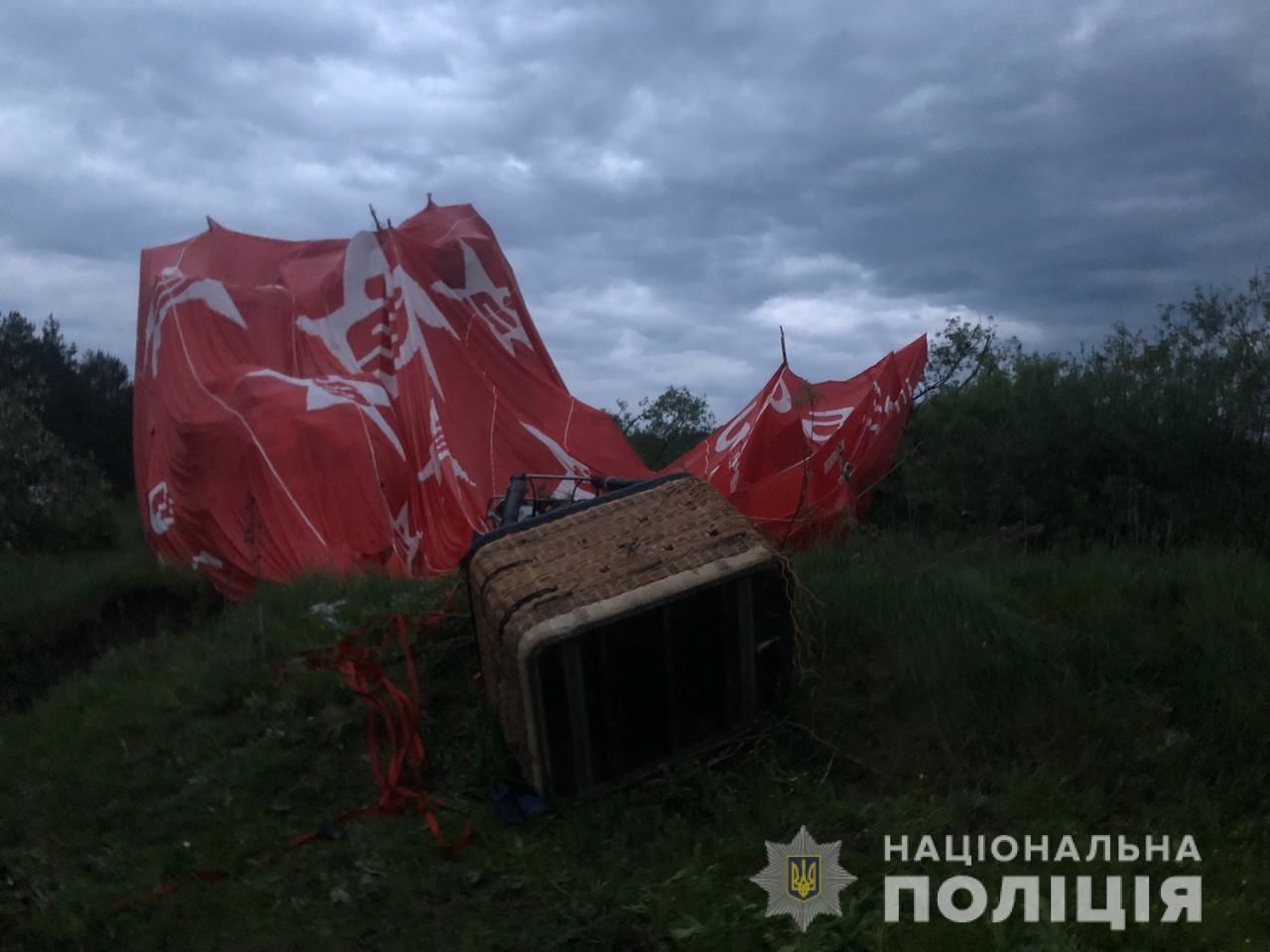 В Каменец-Подольском на фестивале воздушный шар перевернулся и упал на землю: есть погибший и много раненых