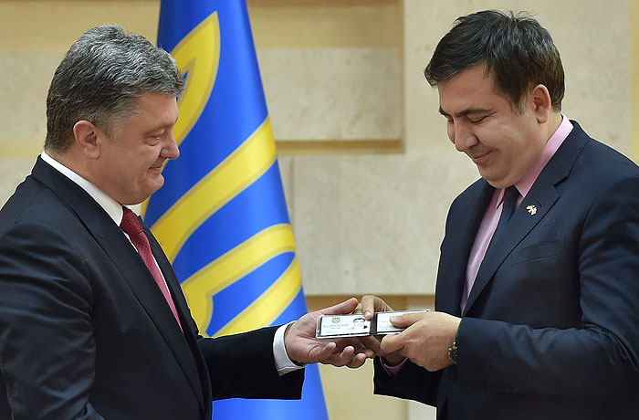 Политическая борьба накануне выборов: эксперт объяснил, почему Порошенко совершил большую ошибку, отобрав у Саакашвили паспорт Украины