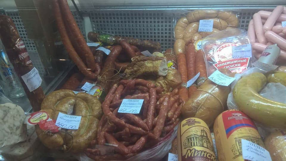 “С такими полками воевать можно еще 50 лет!” - в Сети показали фото продуктов питания и цен в супермаркетах Донецка