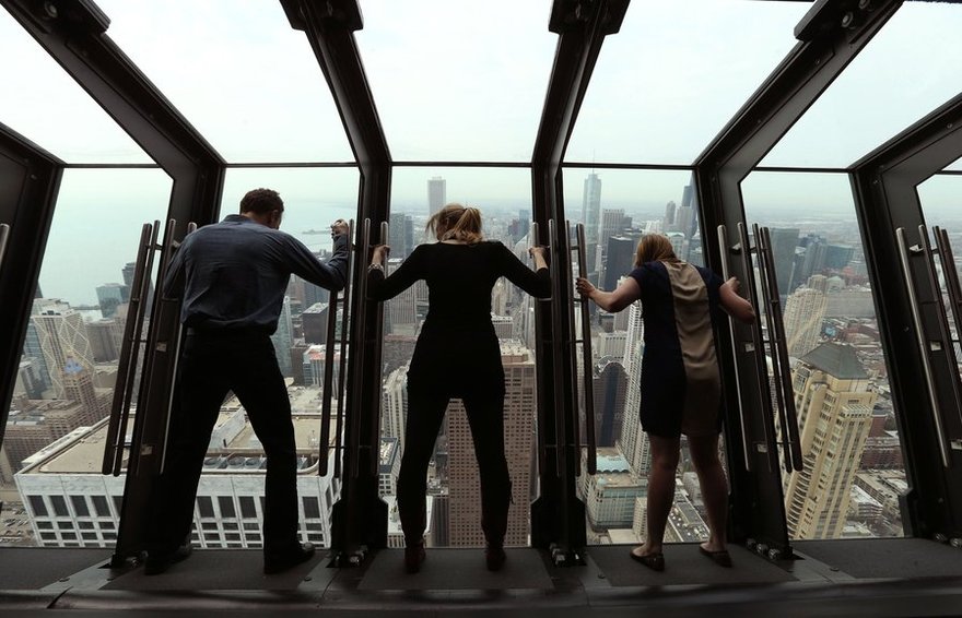 В Чикаго туристам предлагают новый аттракцион на высоте более 300 метров