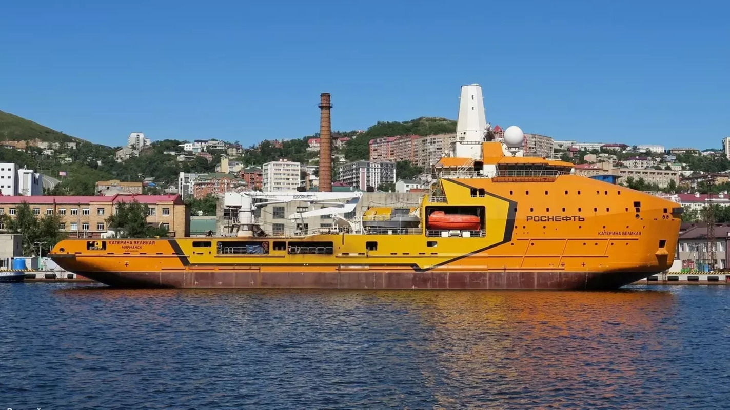 Во Владивостоке на "мегаледоколе" "Катерина Великая" произошел пожар – есть жертвы и пострадавшие