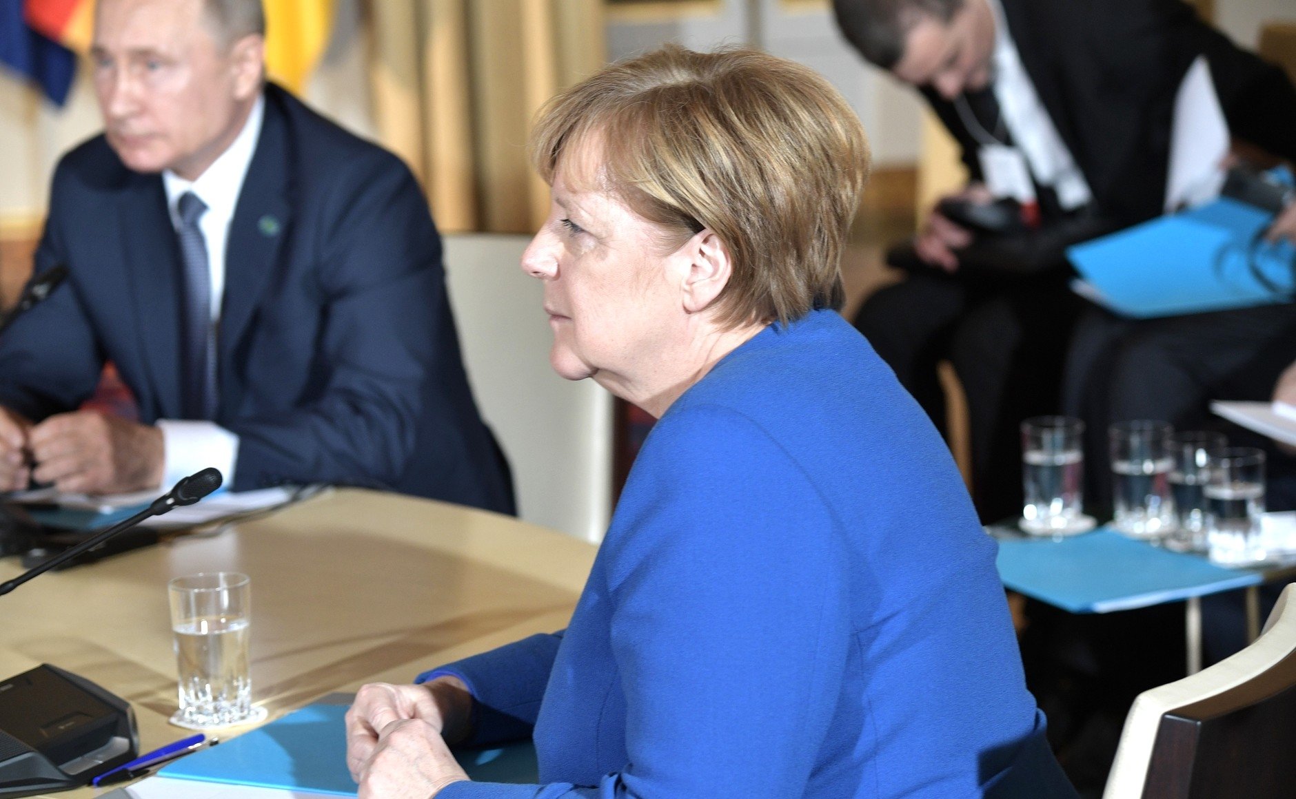 Путин и Меркель обсудили Украину за спиной у Киева