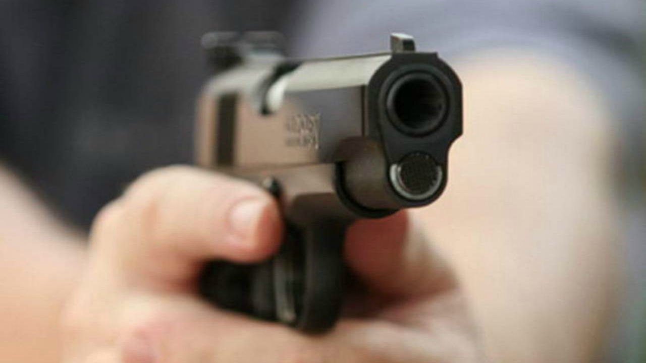 В Кременчуге мужчина под наркотиками обстрелял полицию: спецназ задержал стрелка, есть пострадавшие