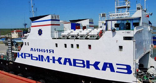 СМИ: Пассажиров переправляют через Керченский пролив под музыку из фильма-трагедии "Титаник"