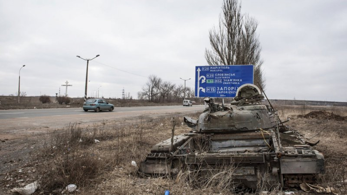 Руководство "Слуги народа" внесло поправки в закон "об особом самоуправлении" отдельных районов Донбасса