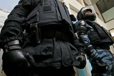 В Окружном суде Киева идет обыск, прокуратура изымает технику и документы
