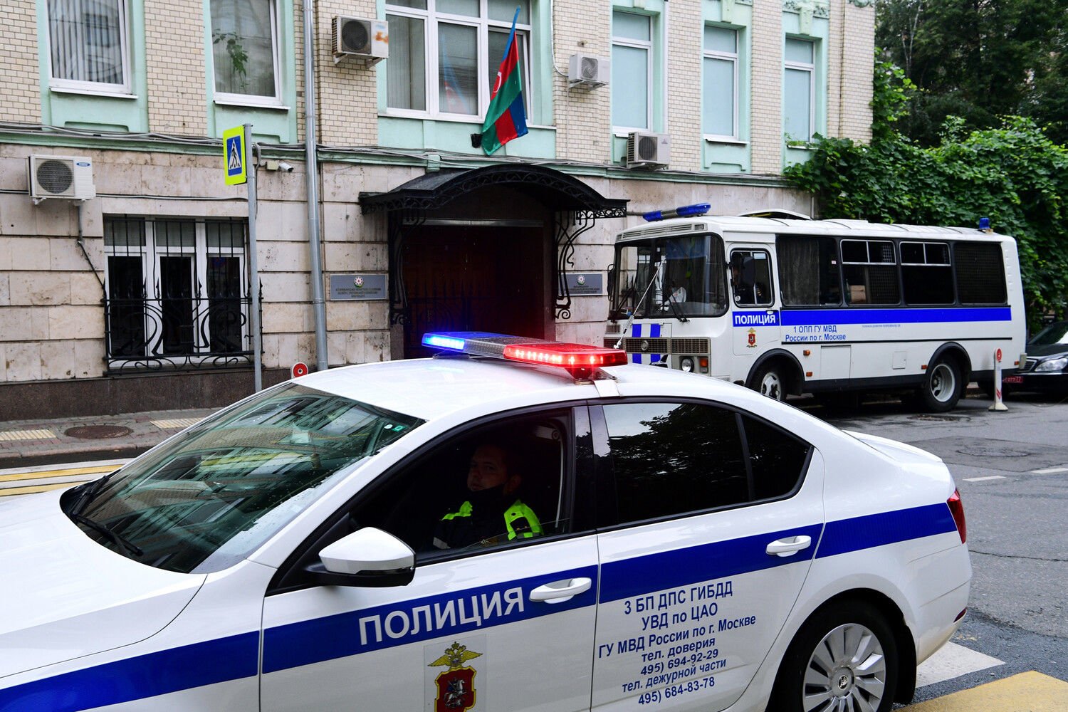 В РФ силовики устроили рейд против азербайджанцев: зверски убиты два человека, Баку выдвинул требование Москве 