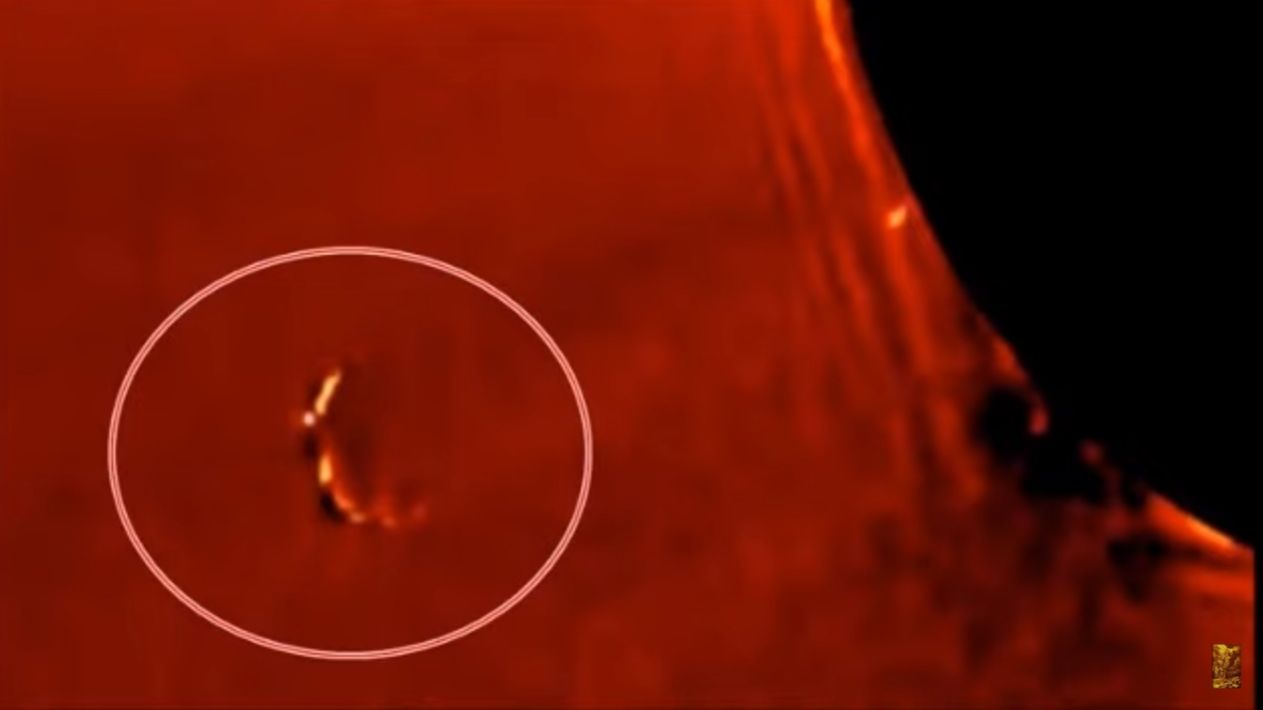 Сквозь солнечные врата пробрался гигантский НЛО – Скотт Уоринг опубликовал сенсационные кадры 