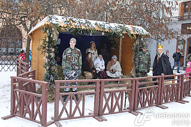 Как проходил рождественский вертеп во Львове с Иисусом и Путиным