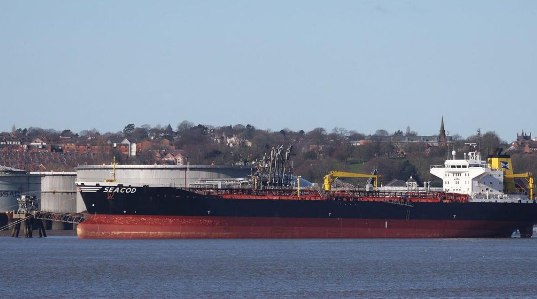Санкции сделали бесполезными танкеры РФ, счет идет на сотни тысяч тонн нефти