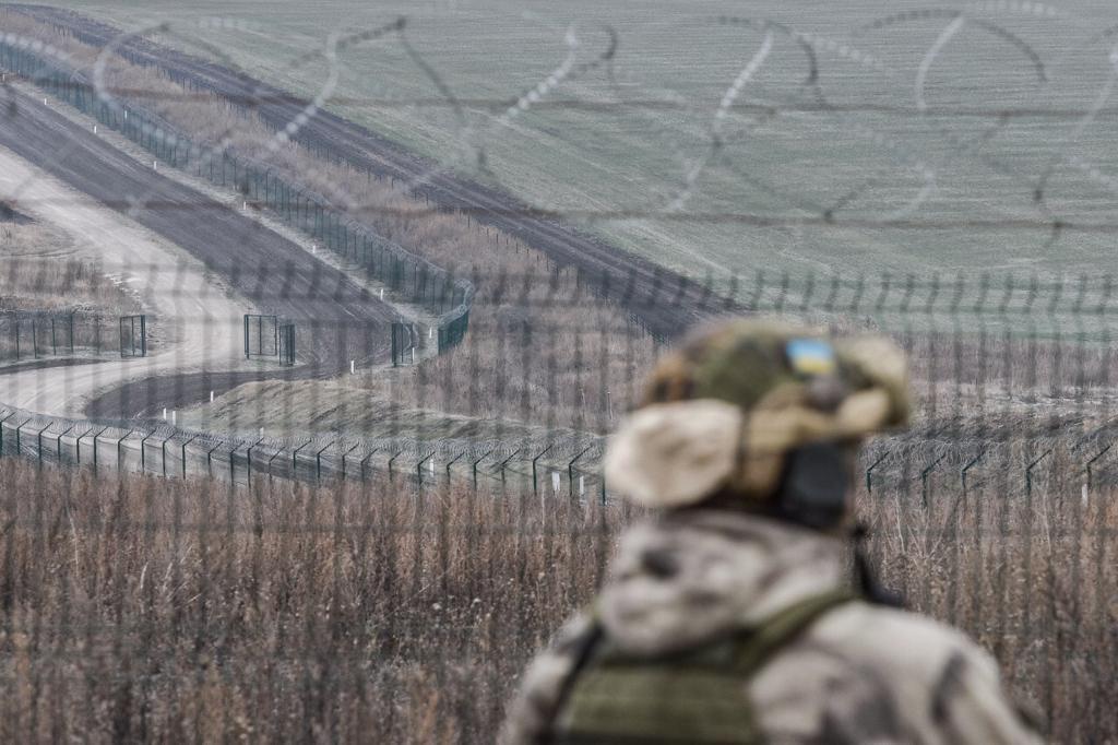 Строительство стены на границе с "миролюбивой" Россией: опубликованы новые фото