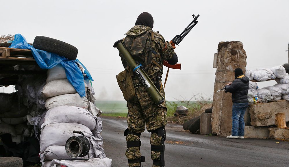 Боевики "ДНР" похитили двух мужчин при их попытке покинуть оккупированную территорию - очевидцы