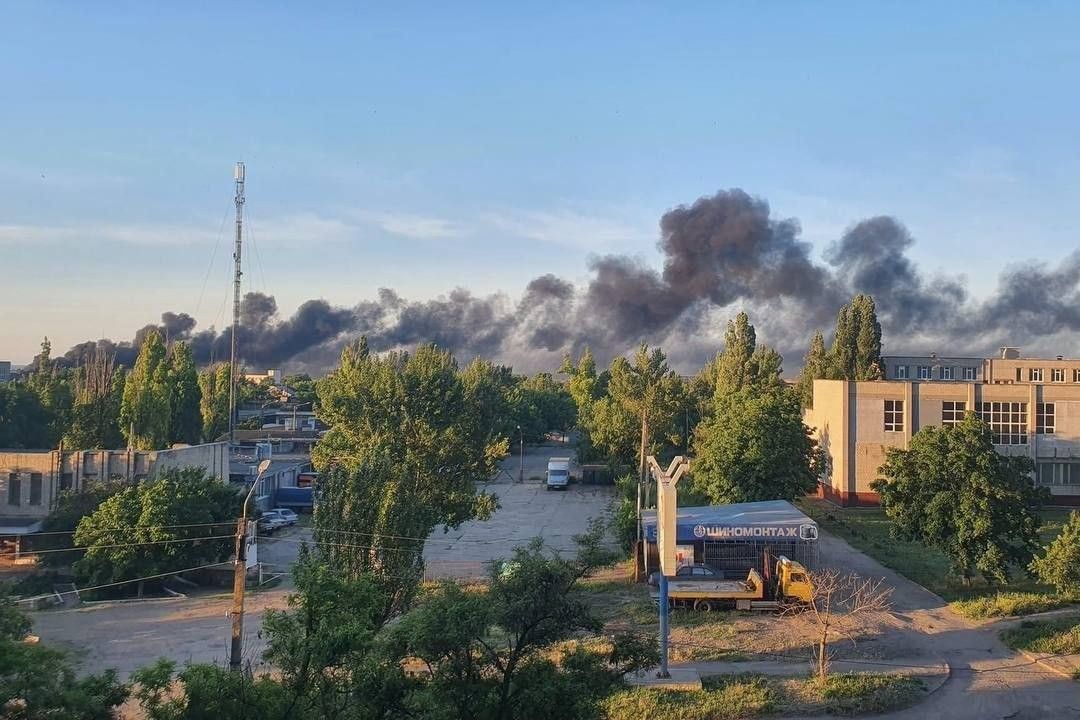 ​Захваченный армией РФ Бердянск всколыхнули три взрыва: пылает подстанция, часть города обесточена
