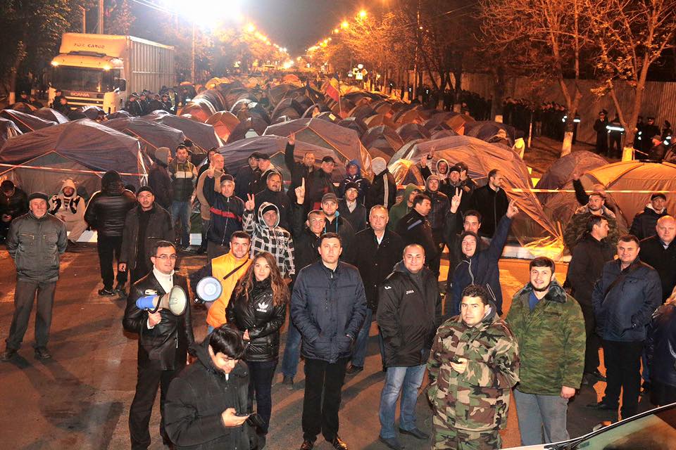 ​В Кишиневе палаточный городок перекрыл центр города: пикетчики начали "план Б"
