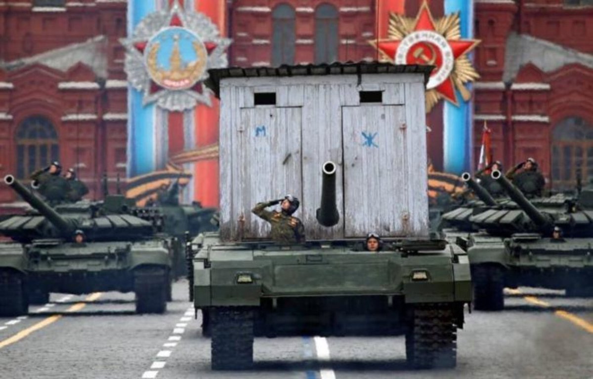 Решение россиян встроить в танк "Армата" туалет: соцсети взорвало фото "супертанка" с новым дизайном