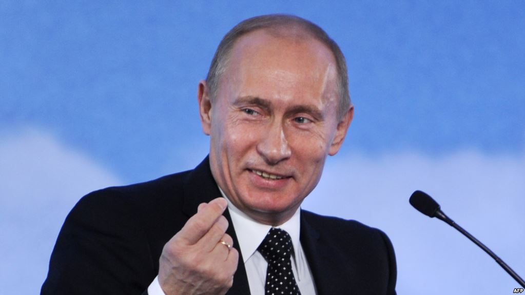 "Специально для электората Путина", - в Интернете ажиотаж из-за видео с призывом россиян прийти на выборы 