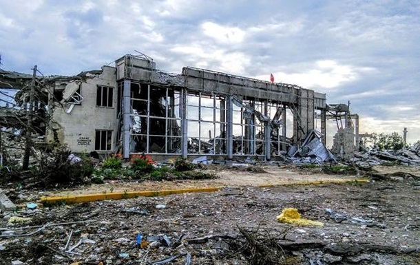 Сплошные руины: в Сеть выложили новое видео разрушенного армией Путина аэропорта Луганска