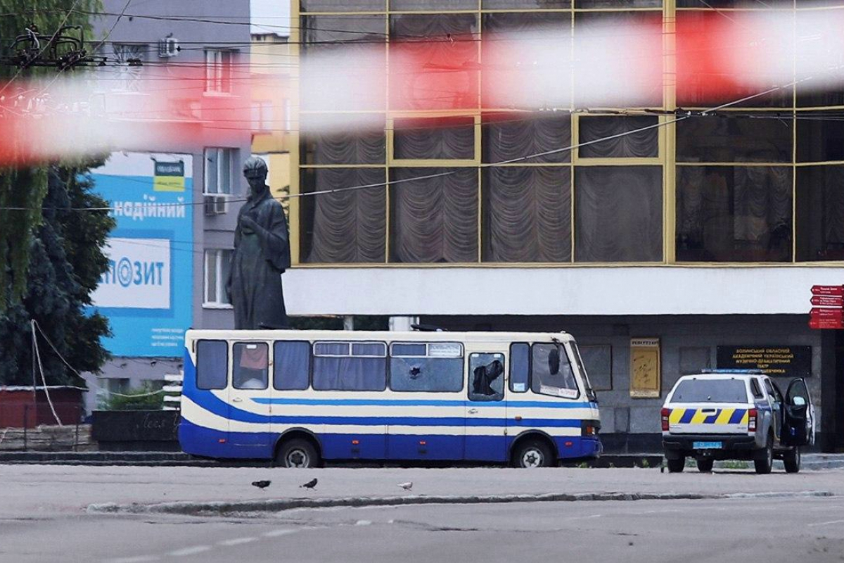 Полицейский в Луцке вернулся к захваченному автобусу, и террорист Кривош открыл огонь, видео