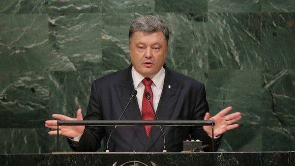 "Крым наш! То, что ООН признала Россию агрессором и оккупантом, способствует возвращению Крыма", – Порошенко написал статью в заграничное издание