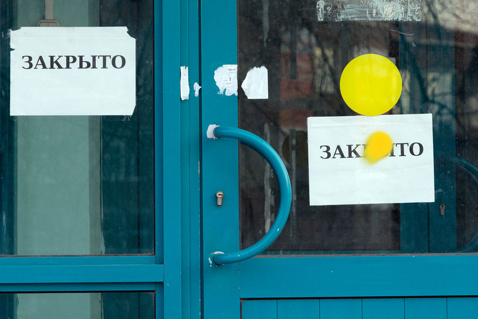 В России рекордными темпами закрываются магазины: нищему народу не за что купить даже булку хлеба