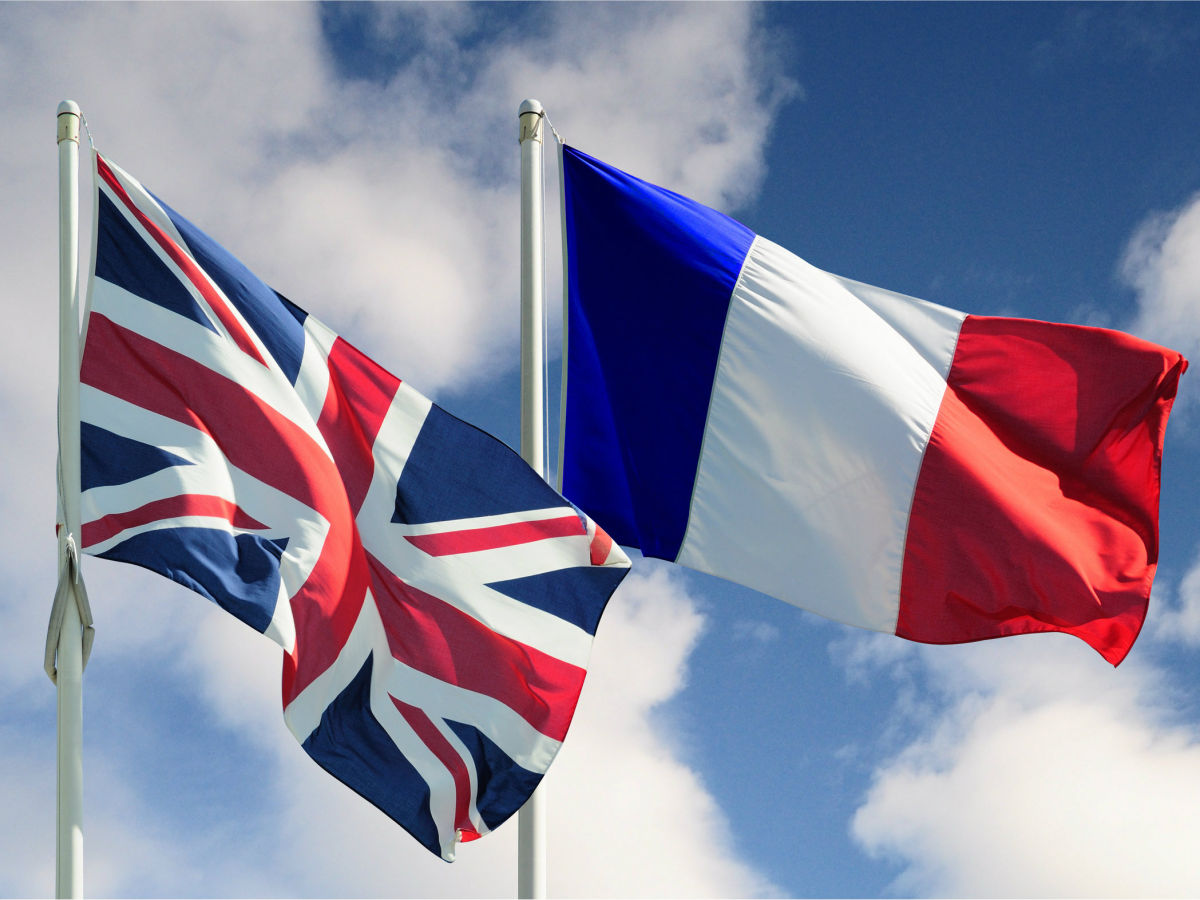 Конфликт Британии с Францией: Лондон отправил боевые катера на защиту своего острова