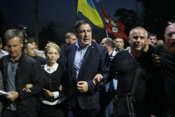 У Саакашвили украли украинский паспорт: документ загадочно исчез после проверки на украинской границе