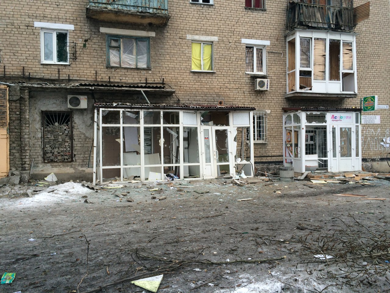 Микрорайон Семашко в Донецке после обстрела: разрушенные дома и огромные воронки