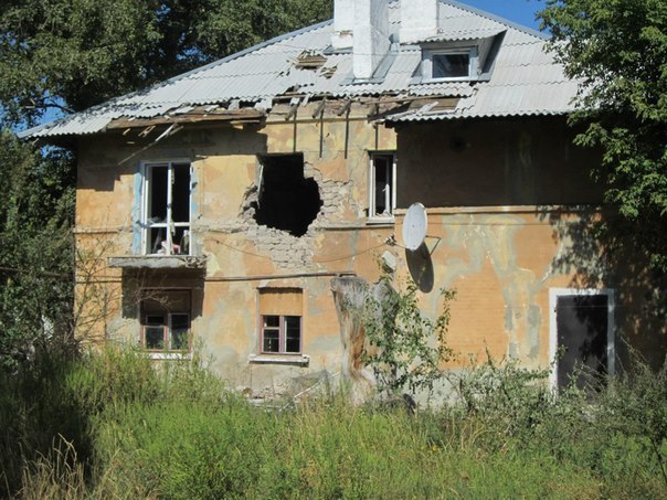 Последствия обстрела Петровского района Донецка 2 сентября: Фото