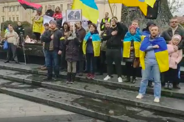 Львов против "формулы Штайнмайера" - сотни львовян вышли на Вече "Остановим капитуляцию!"