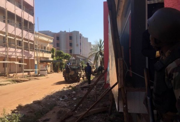 ​Вооруженные силы Мали начали штурм отеля “Radisson”