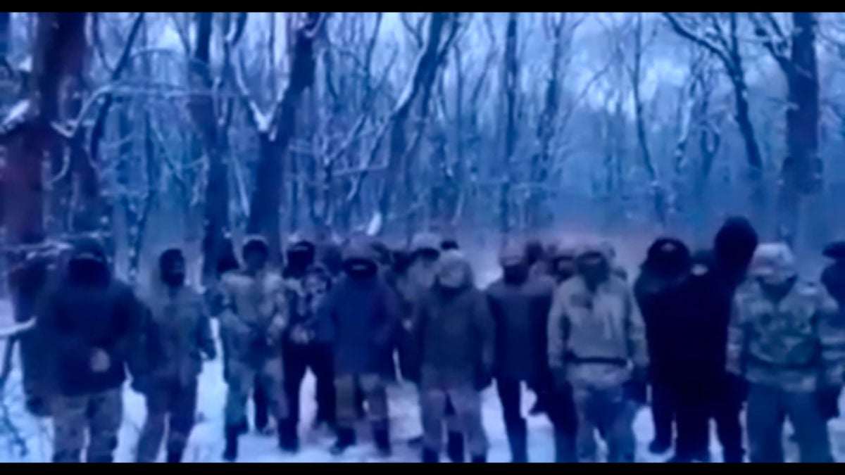 ​Боевики из "ДНР" избивают мобилизованных тувинцев и стреляют в них: в Сети появились кадры