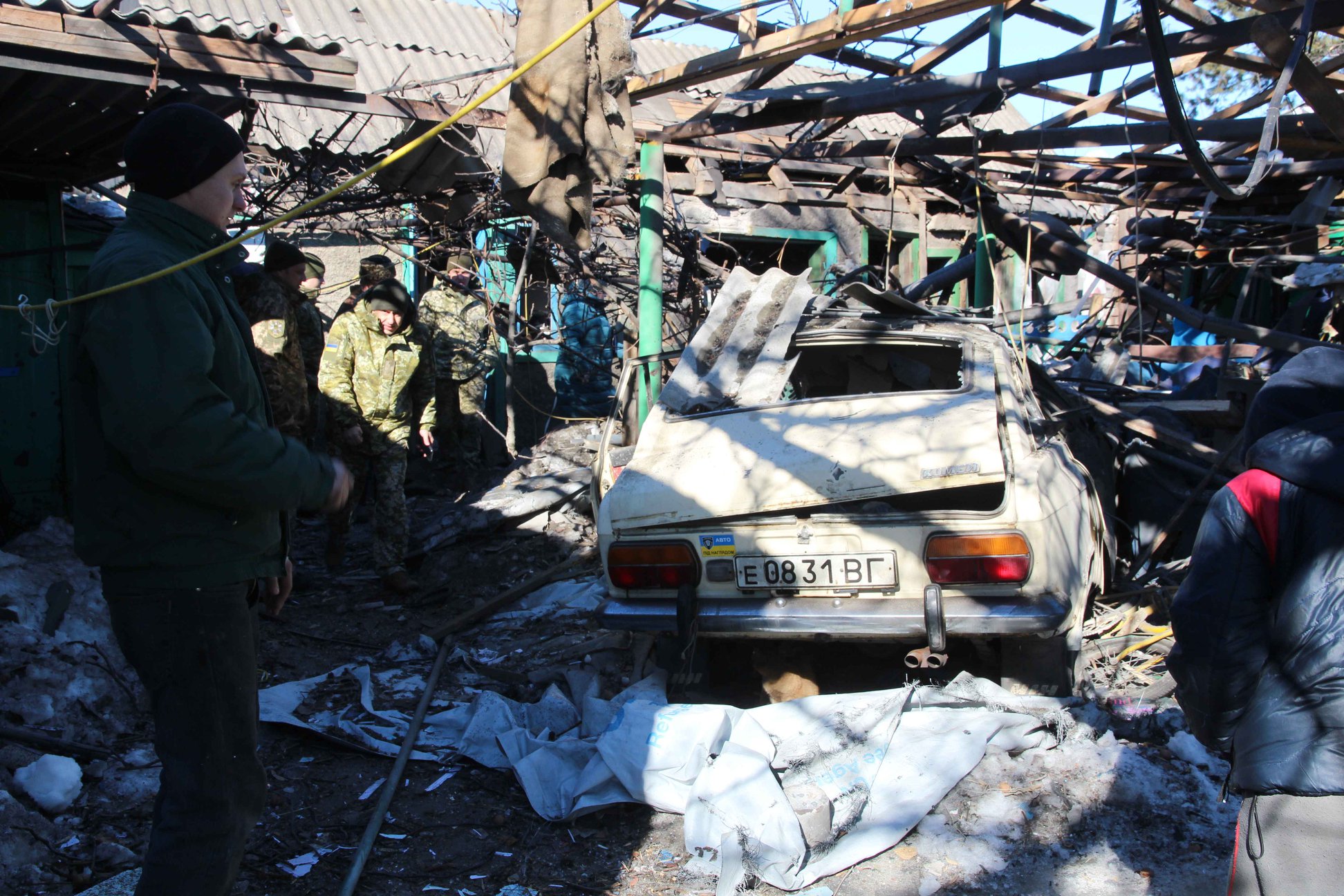 В зоне ООС боевики накрыли огнем мирные поселки, пока люди спали: мины взрывались прямо в жилых домах – кадры