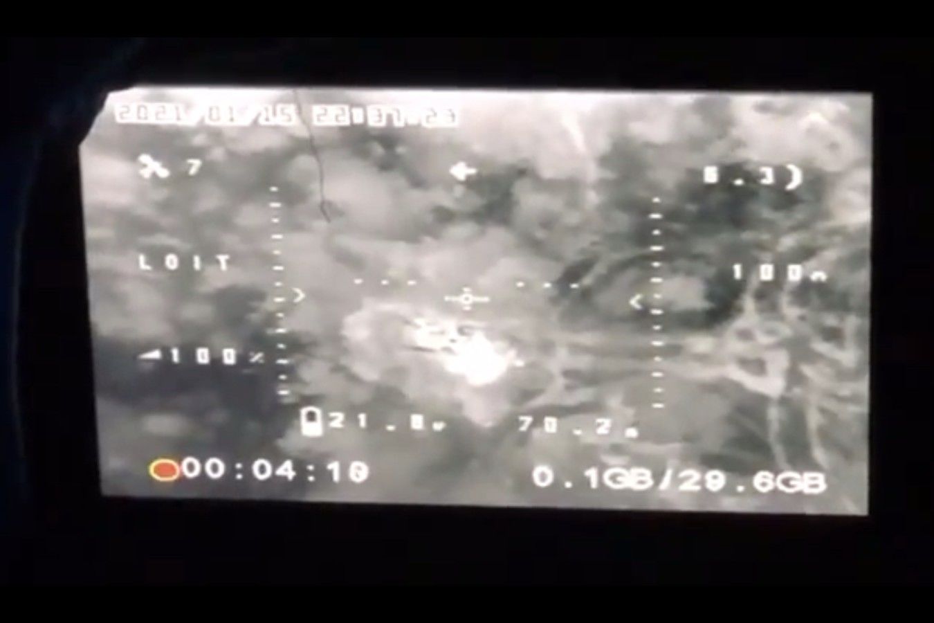 ​С неба прилетели "подарочки": ВСУ показали "демилитаризацию" танка ВС РФ с помощью дрона