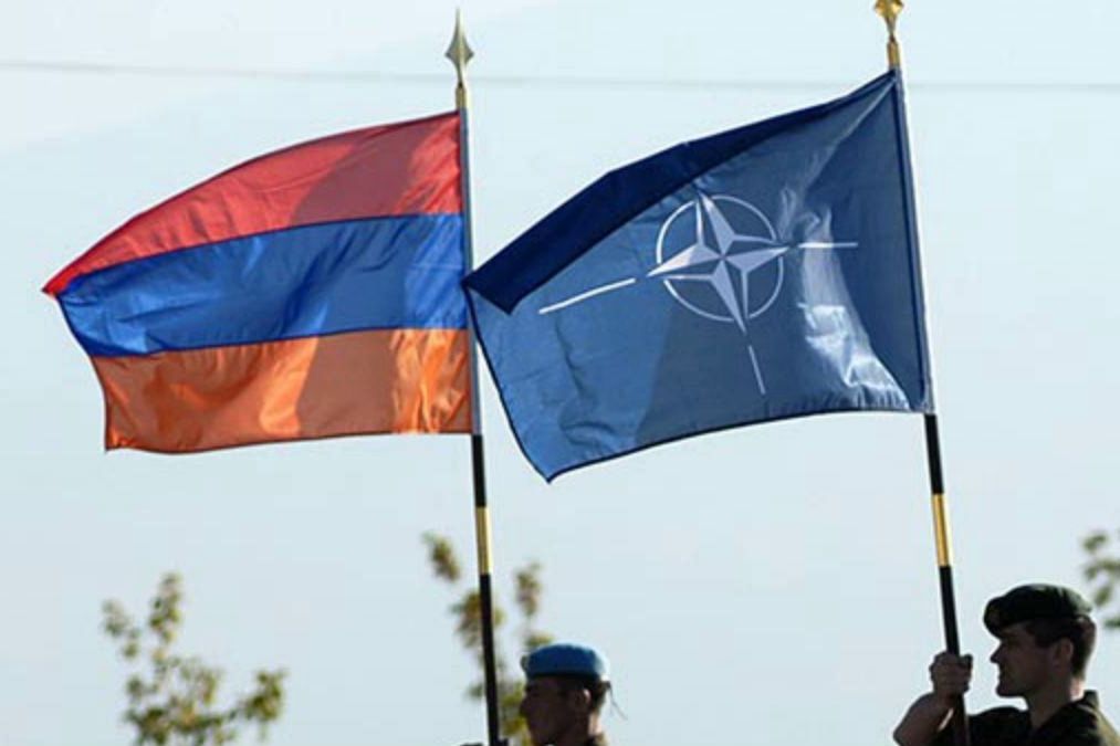 ​Армения после Карабаха сближается с НАТО, в РФ угрожают: "Усидеть не получится"