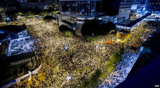 Неспокойный Гонконг: китайские митингующие подготовились к "газовым" атакам полиции