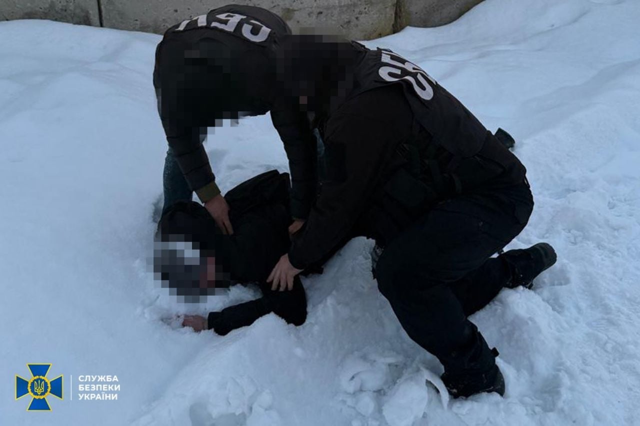 Российские агенты ГРУ пытались собрать данные о разрушениях после атаки "Орешником" – СБУ их задержала