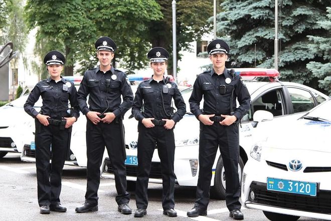 Уровень доверия к полицейским в Украине продолжает расти