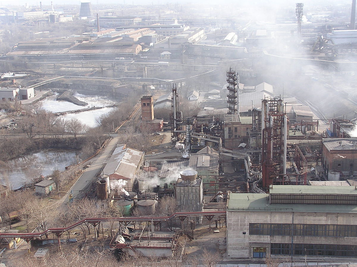 В Донецке прогремели взрывы: "Что-то сильно рвануло на металлургическом заводе, пошло белое облако"