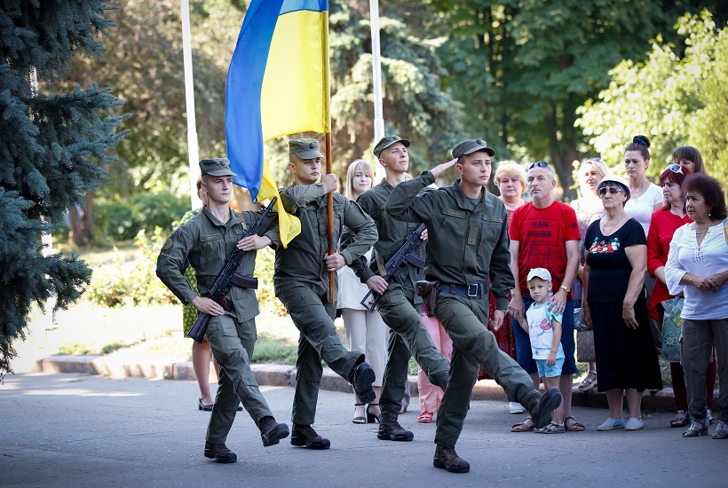 Яркий праздник в Славянске: жители города благодарят своих защитников за освобождение от террористов Гиркина