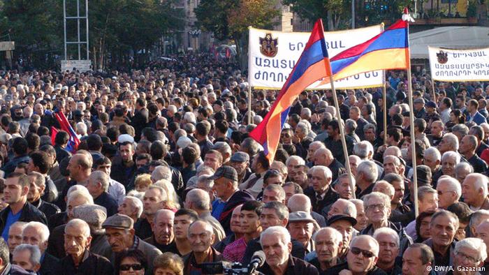 "Майдан" в Армении: тысячи демонстрантов в Ереване требуют смены государственной власти