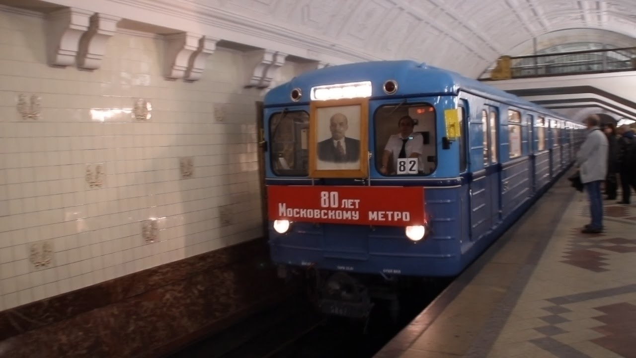 Пассажирам московского метро показали порно