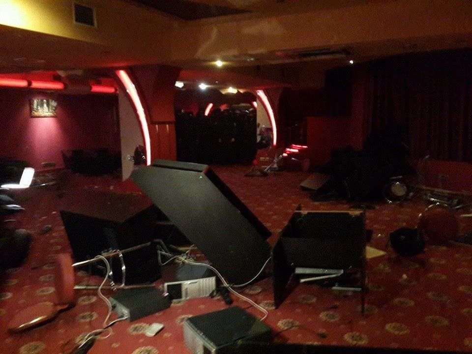 Активисты в Киеве разгромили нелегальное казино. Фото